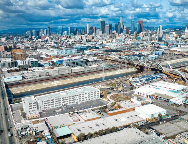 More Photos Of 2155 E 7th St, Los Angeles Manufacturing For Lease