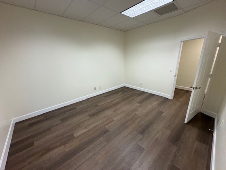 More Photos Of 9015 Americana Rd, Vero Beach Medical For Lease