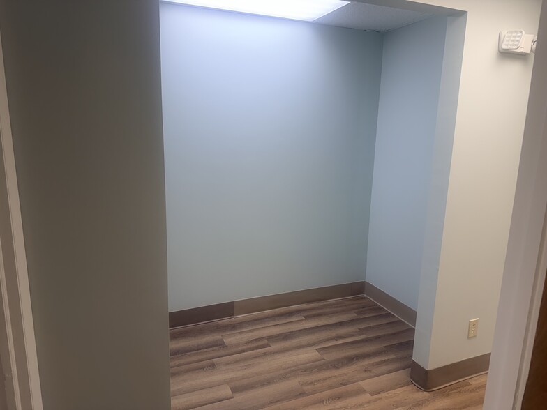 More Photos Of 721 Grove St, Salisbury Medical For Lease