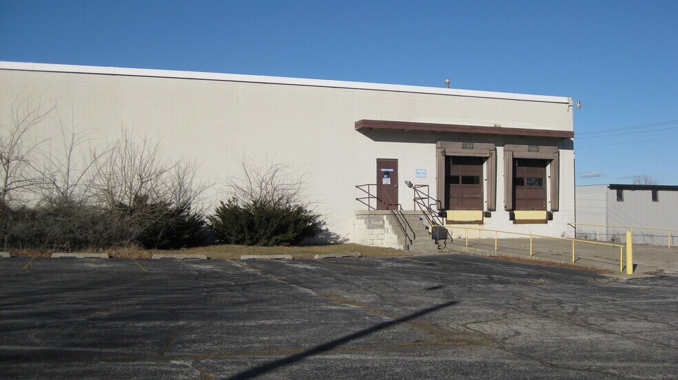 More Photos Of 367 W 1st St, South Whitley Manufacturing For Sale