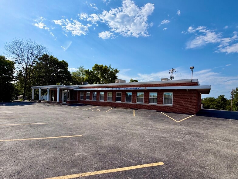 More Photos Of 405 Main St, Hillsboro Office For Sale