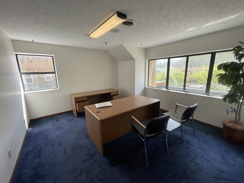 More Photos Of 1018 Delta Ave, Cincinnati Office For Lease