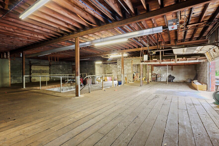 More Photos Of 30150 Lakeland Blvd, Wickliffe Warehouse For Sale