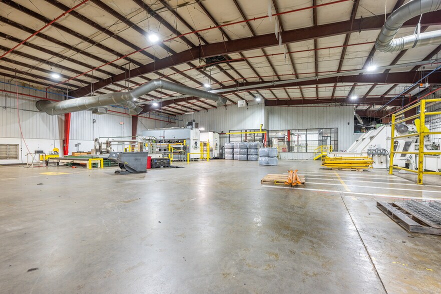 More Photos Of 221 Fabritek Dr, Columbus Manufacturing For Sale