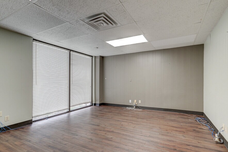 More Photos Of 3100 S Elm Pl, Broken Arrow Medical For Lease