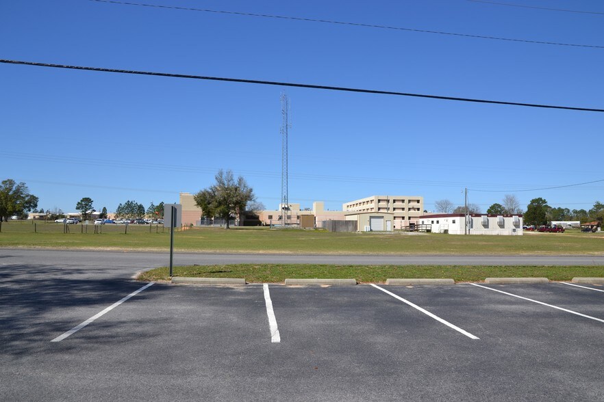 More Photos Of 577 Brookmeade Dr, Crestview Medical For Sale