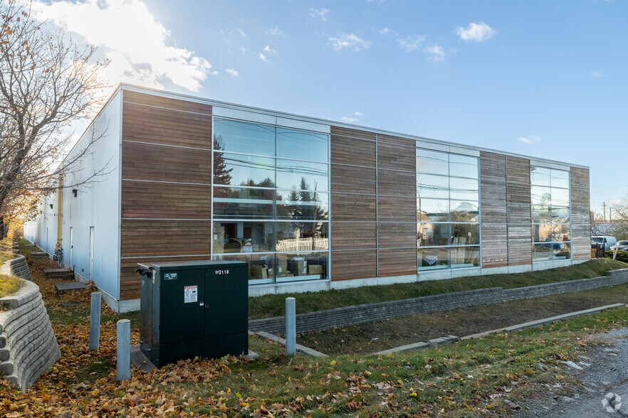 More Photos Of 1084 Kenaston St, Ottawa Industrial For Sale