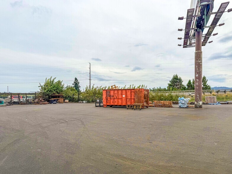 More Photos Of 150 SE Booth Bend Rd, McMinnville Warehouse For Sale