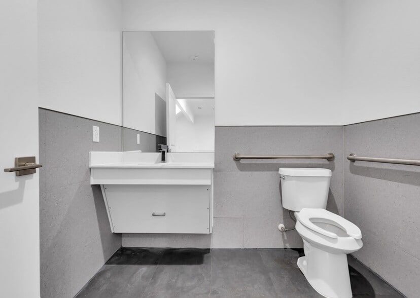 More Photos Of 312-332 Eldorado Pky, McKinney Industrial For Sale