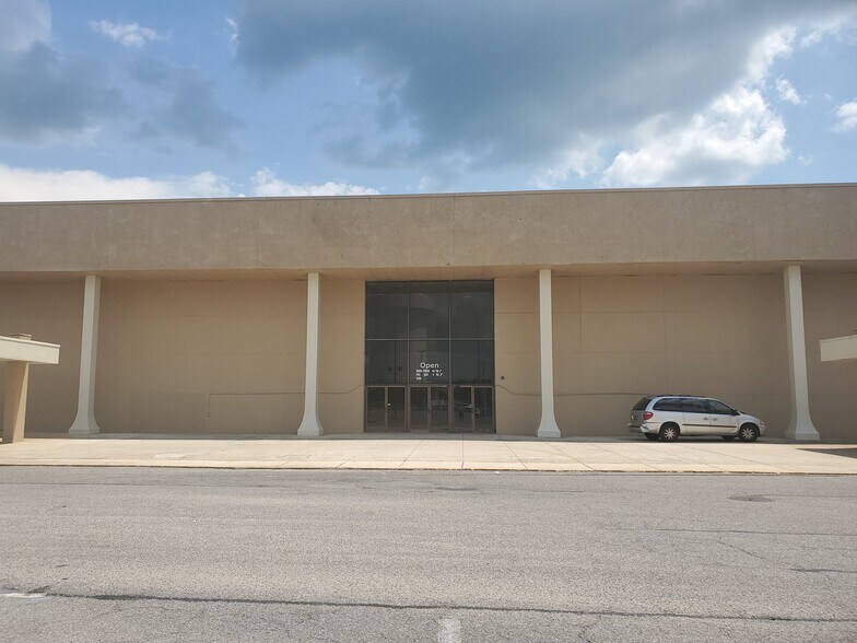 More Photos Of 2234-2288 E South Blvd, Montgomery Storefront For Sale