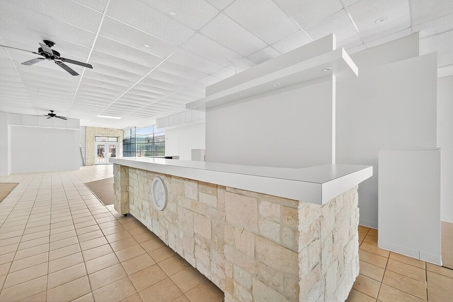 More Photos Of 3105 Cypress Creek Pky, Houston Freestanding For Lease