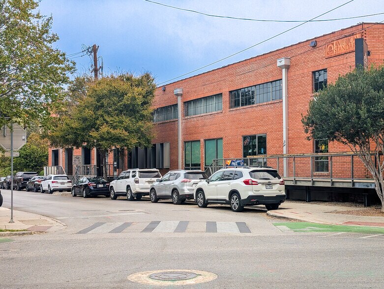 More Photos Of 203 E Jones Ave, San Antonio Office For Lease