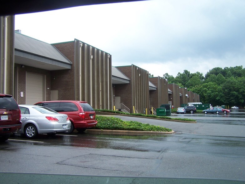 More Photos Of 5150-5184 Eisenhower Ave, Alexandria Distribution For Lease