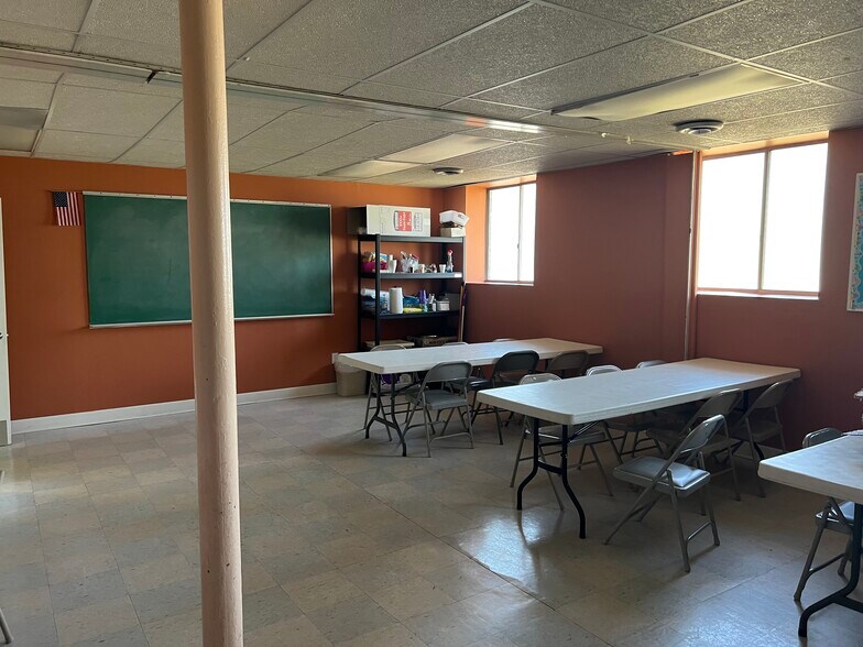 More Photos Of 236 Middlebelt Rd, Garden City Religious Facility For Lease