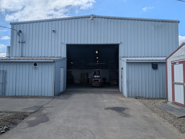 More Photos Of 8922 NE Vancouver Way, Portland Service For Lease