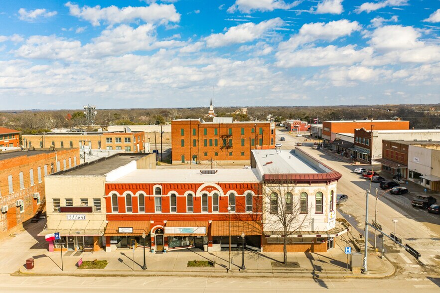 More Photos Of 75 N Waco St, Hillsboro General Retail For Lease