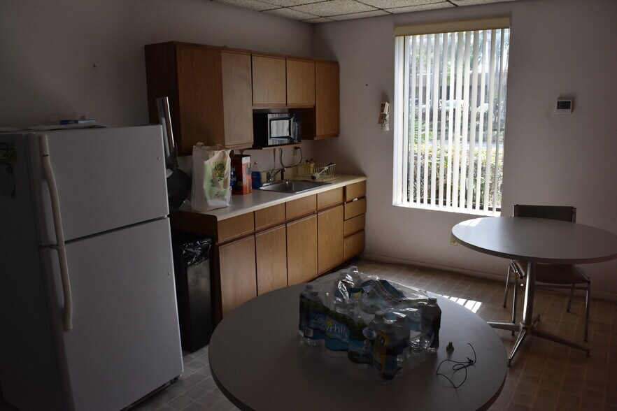 More Photos Of 5325 N 140th Ave, Clearwater Manufacturing For Sale