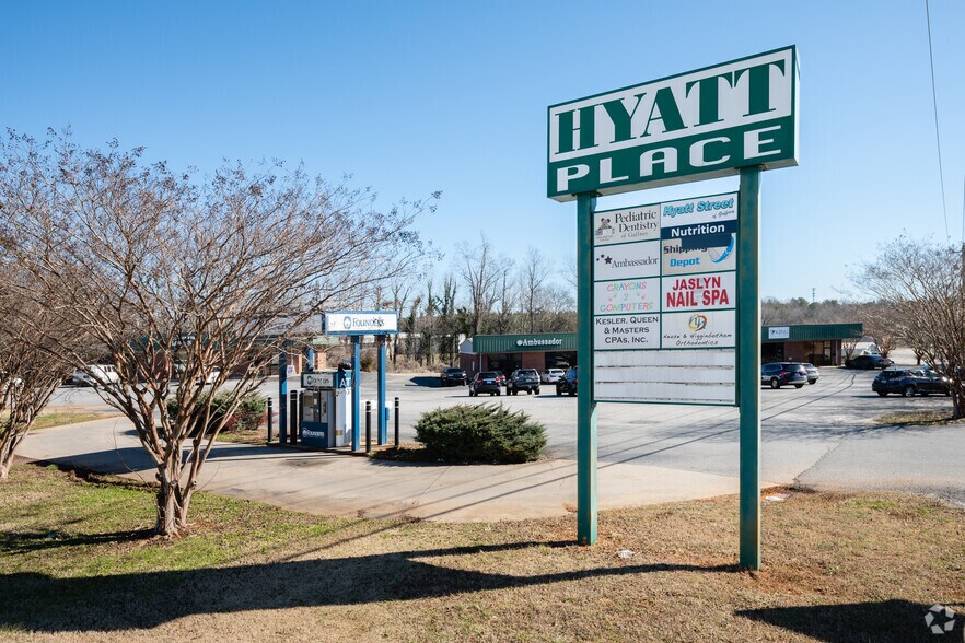 More Photos Of 424 Hyatt St, Gaffney General Retail For Lease