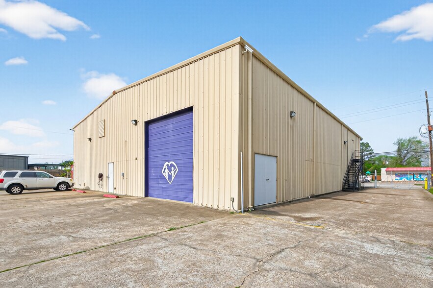 More Photos Of 1203 S Houston Ave, Humble Light Distribution For Sale