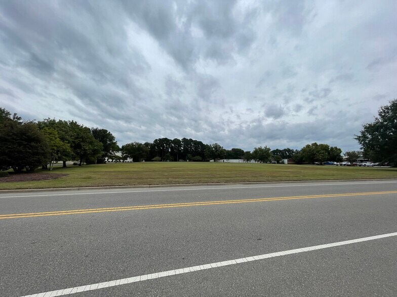 More Photos Of 1219-1221 Parkway Dr, Goldsboro Land For Sale