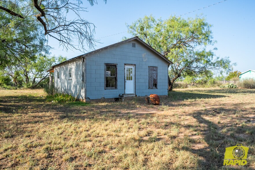More Photos Of 425 Highland Park, Robert Lee Flex For Sale