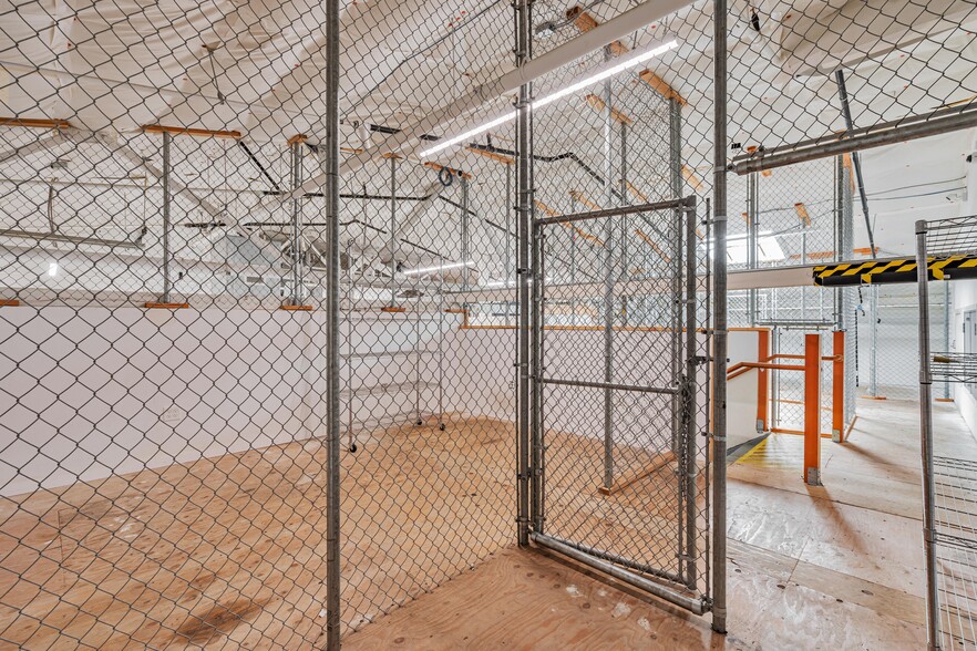 More Photos Of 1320-1326 9th St, Berkeley Warehouse For Sale