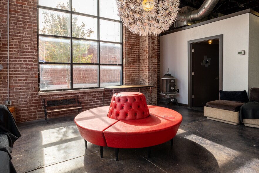 More Photos Of 200 N Armstrong St, Bixby Storefront For Sale