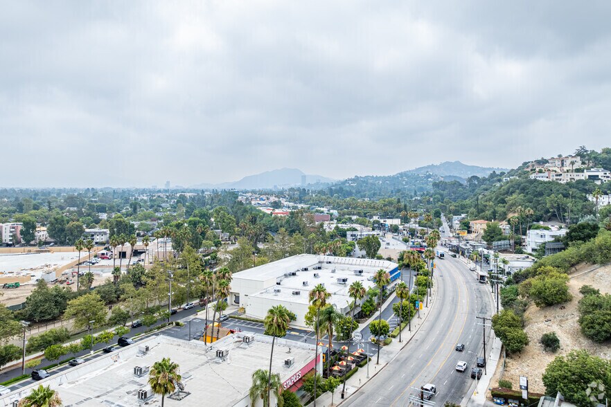 More Photos Of 12555-12565 Ventura Blvd, Studio City Department Store For Lease