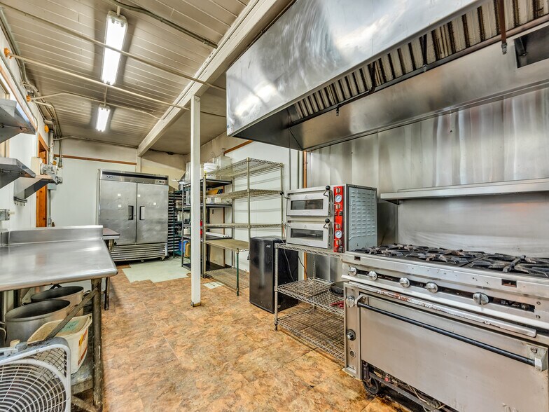 More Photos Of 780 US-101, Chinook Restaurant For Sale