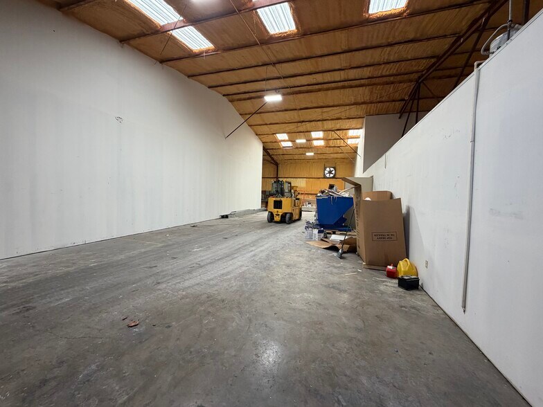 More Photos Of 5427-5441 Gessner Rd, Houston Warehouse For Lease