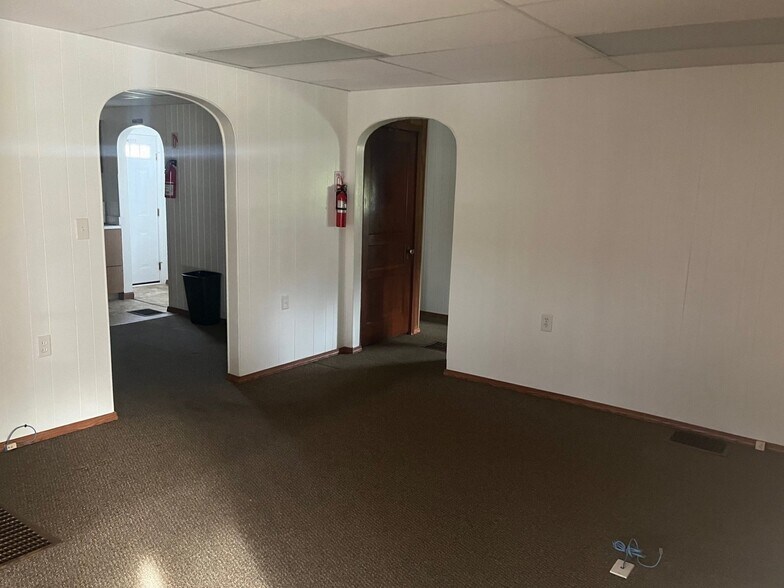 More Photos Of 1126 Pittsburgh Rd, Valencia Office For Sale