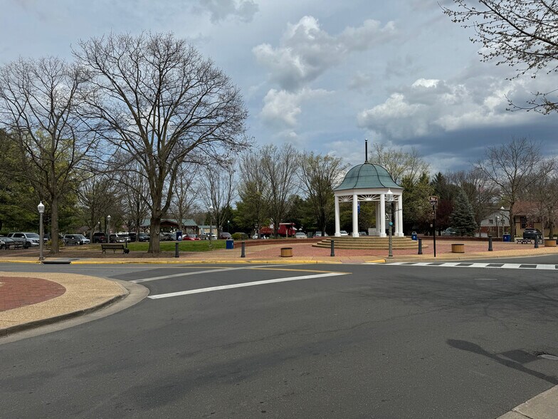 More Photos Of 305-307 E Main St, Front Royal Office For Sale