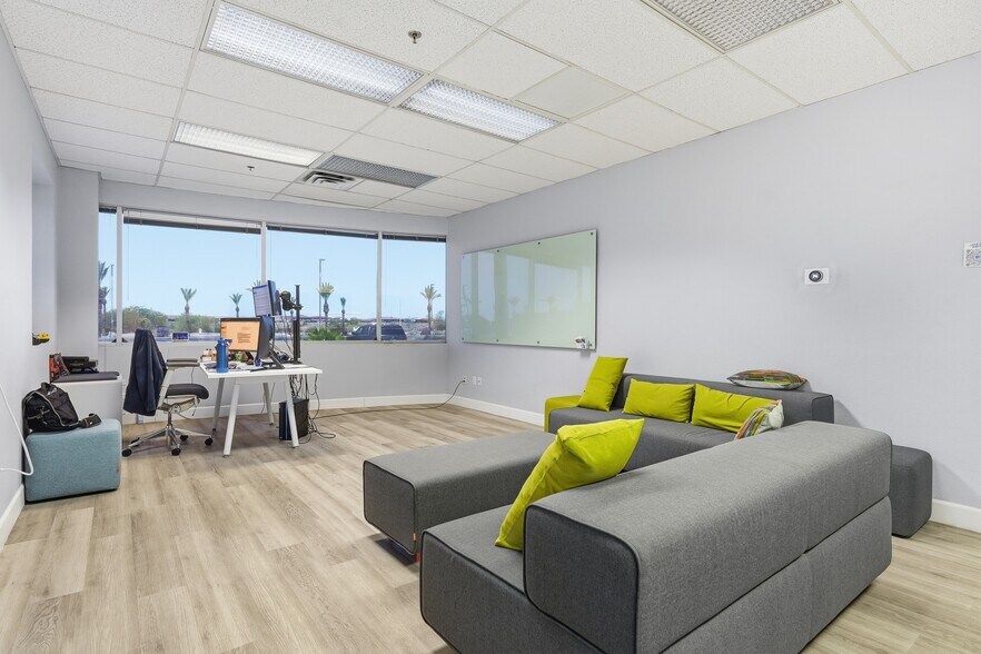 More Photos Of 3401 E Harbour Dr, Phoenix Light Manufacturing For Lease