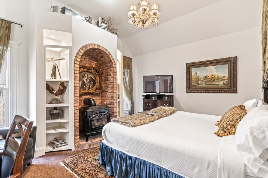 More Photos Of 306 N Main St, Bentonville Hospitality For Sale