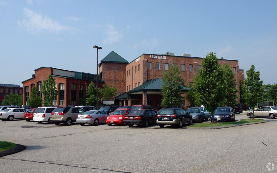 More Photos Of 3550 Main St, Springfield Medical For Lease