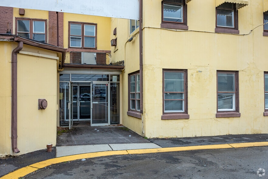 More Photos Of 3 Cass St, Keyport Warehouse For Lease