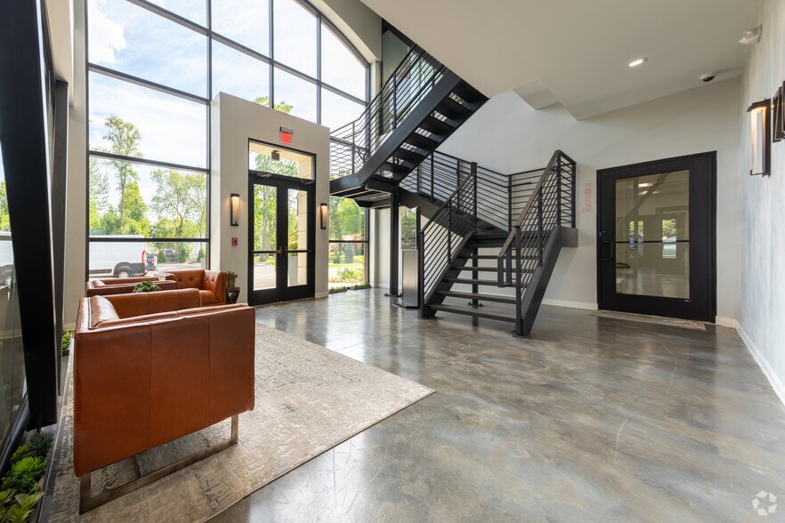 More Photos Of 17108 Mack Ave, Grosse Pointe Office For Lease