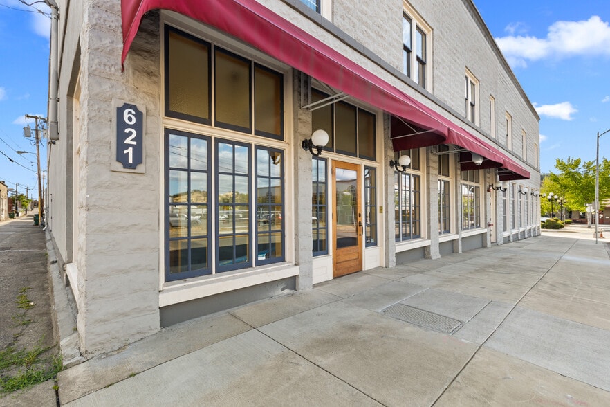 Primary Photo Of 723 SE Pine St, Roseburg Office For Sale