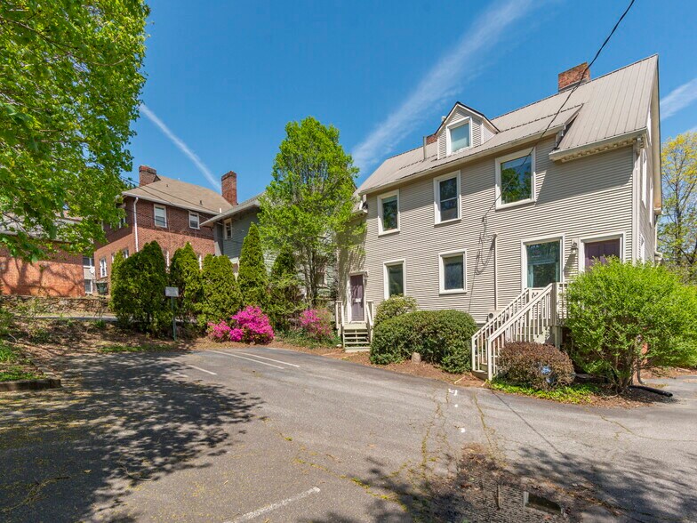 More Photos Of 93 Church St, Asheville Office For Lease