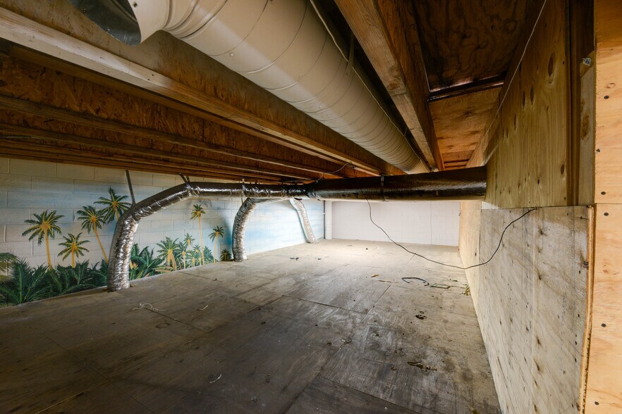 More Photos Of 14332 Oxnard St, Van Nuys Warehouse For Lease