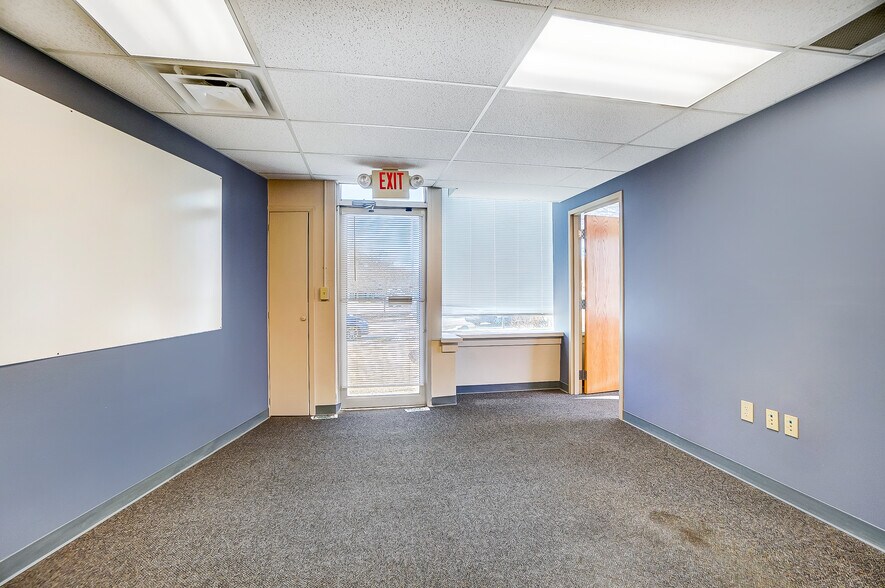 More Photos Of 3925-3927 Brotherton Rd, Cincinnati Office For Sale