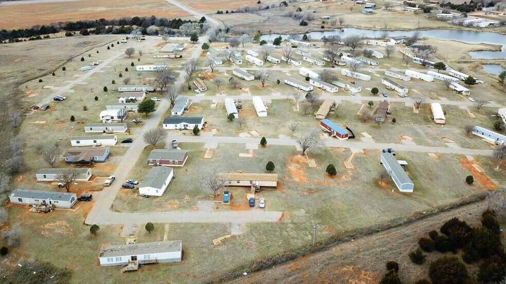 More Photos Of 3203 S Highway 183, Clinton Multifamily For Sale