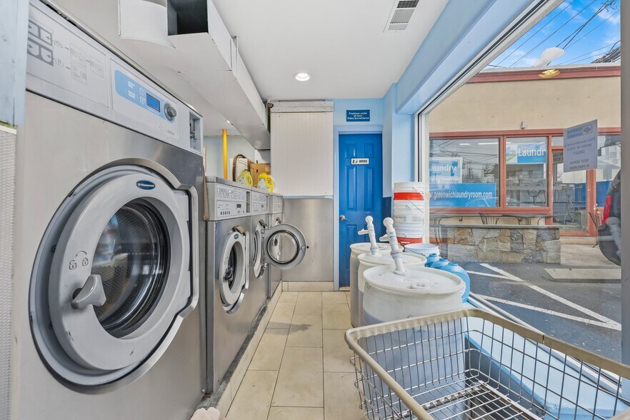 More Photos Of 6 N Water St, Greenwich Freestanding For Sale