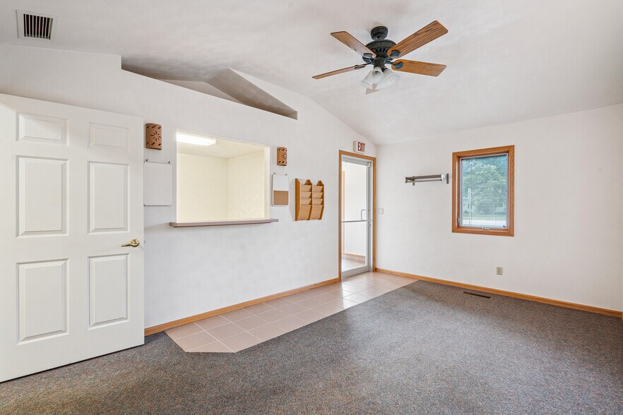 More Photos Of 219 N Canal St, Annawan Office For Sale