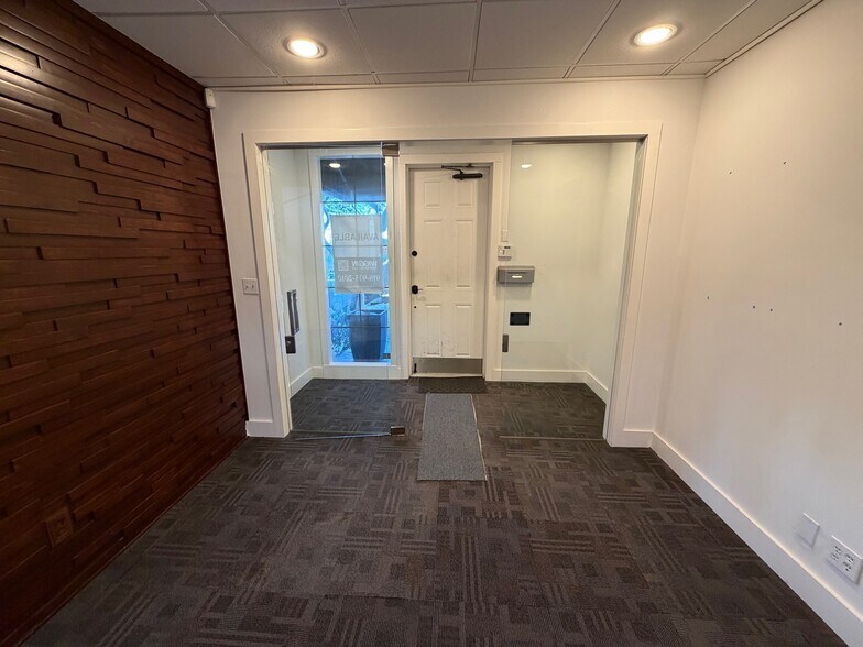 More Photos Of E Skelly Dr & S Lewis, Tulsa Office For Lease