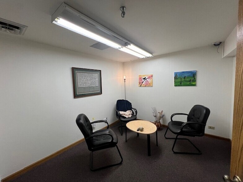 More Photos Of 2030 N Seminary, Woodstock Office For Lease