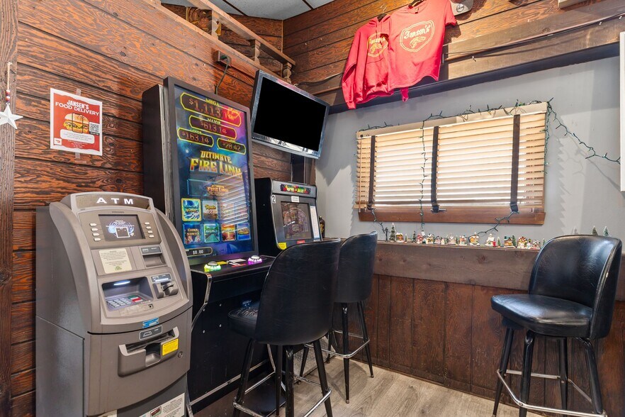 More Photos Of 344 Bowen St, Oshkosh Restaurant For Sale