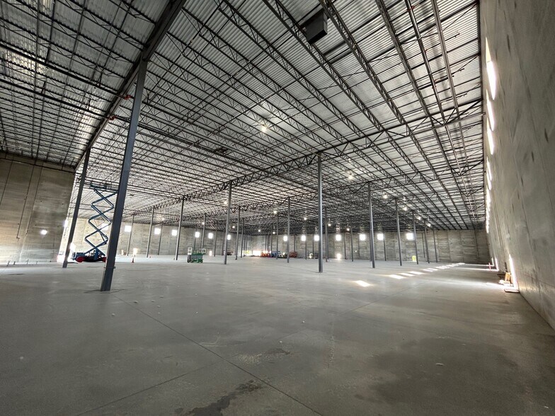 More Photos Of 200 Murray Hill Pky, East Rutherford Distribution For Lease