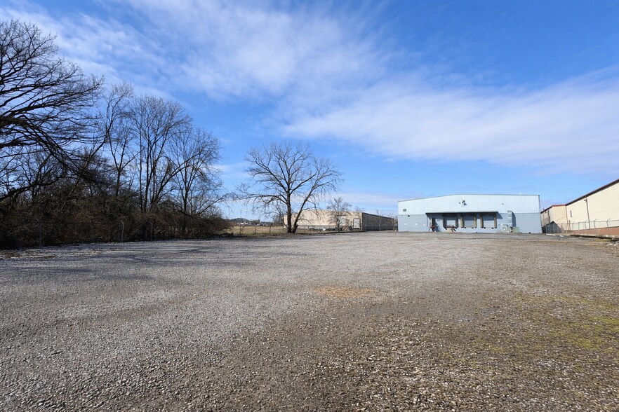 More Photos Of 7127 Cockrill Bend Blvd, Nashville Warehouse For Sale