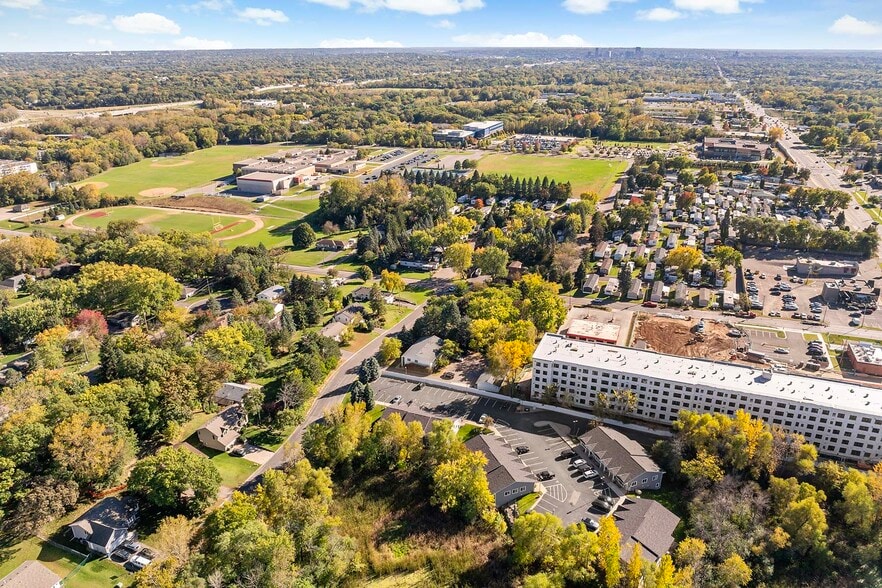 More Photos Of 2560-2568 Rice St, Saint Paul Office For Sale